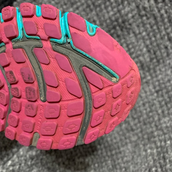 Brooks Women's Adrenaline GTS 17 Running Shoe size 9 NARROW. - Picture 10 of 10